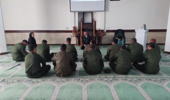 نظارت معاون آموزشی مرکز بر دوره تخصصی زنبورداری کارکنان وظیفه