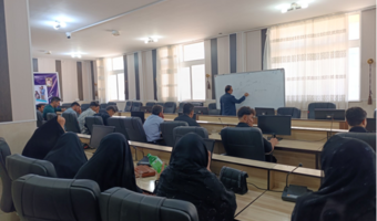 دوره آموزشی پرورش زنبور عسل در پایگاه بسیج شهید ظفر خالدی لردگان در تیرماه برگزار شد