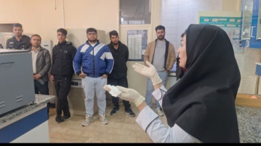 «هم‌افزایی نسل‌ها در مسیر سلامت گیاه؛ بازدید دانش‌آموزان کشاورزی از بخش تحقیقات گیاه‌پزشکی»